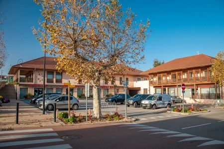 centre-village-satolas-et-bonce