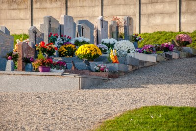 Cimetière au centre village de Satolas-et-Bonce